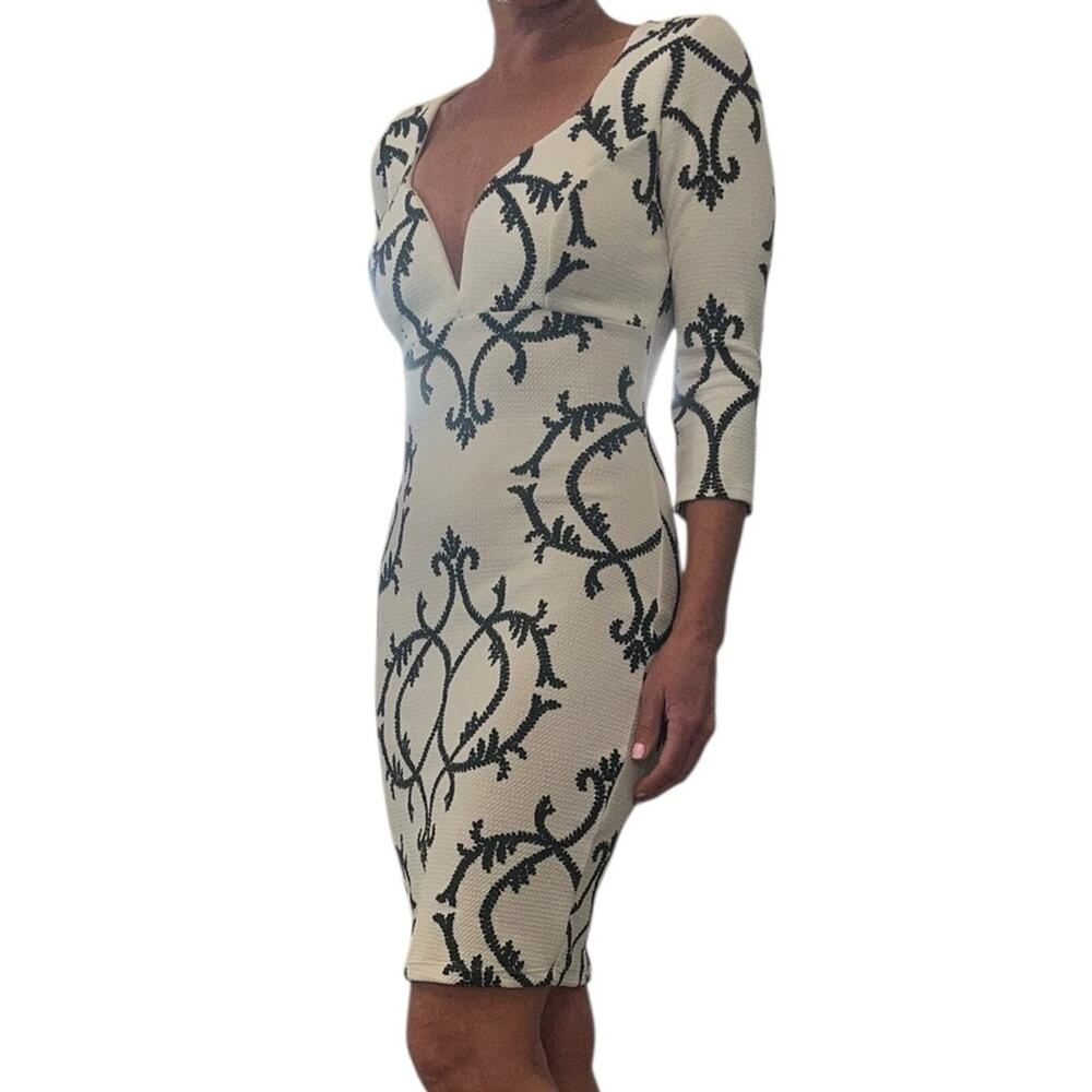 Mystic Black and White Fleur De Lis Print Stretchy Low Neck 3/4 Sleeve Dress XS